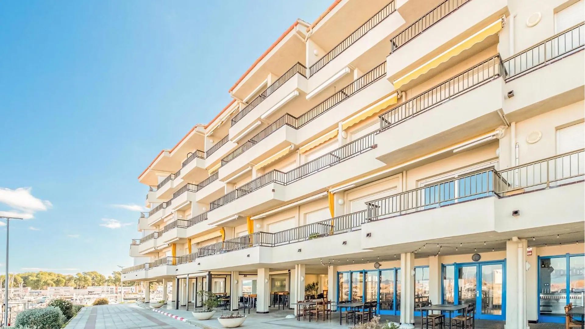 Lovely Apartment In Lescala With Kitchen L'Escala