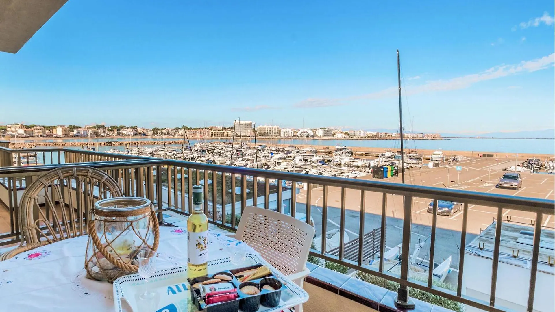 Lovely Apartment In Lescala With Kitchen L'Escala